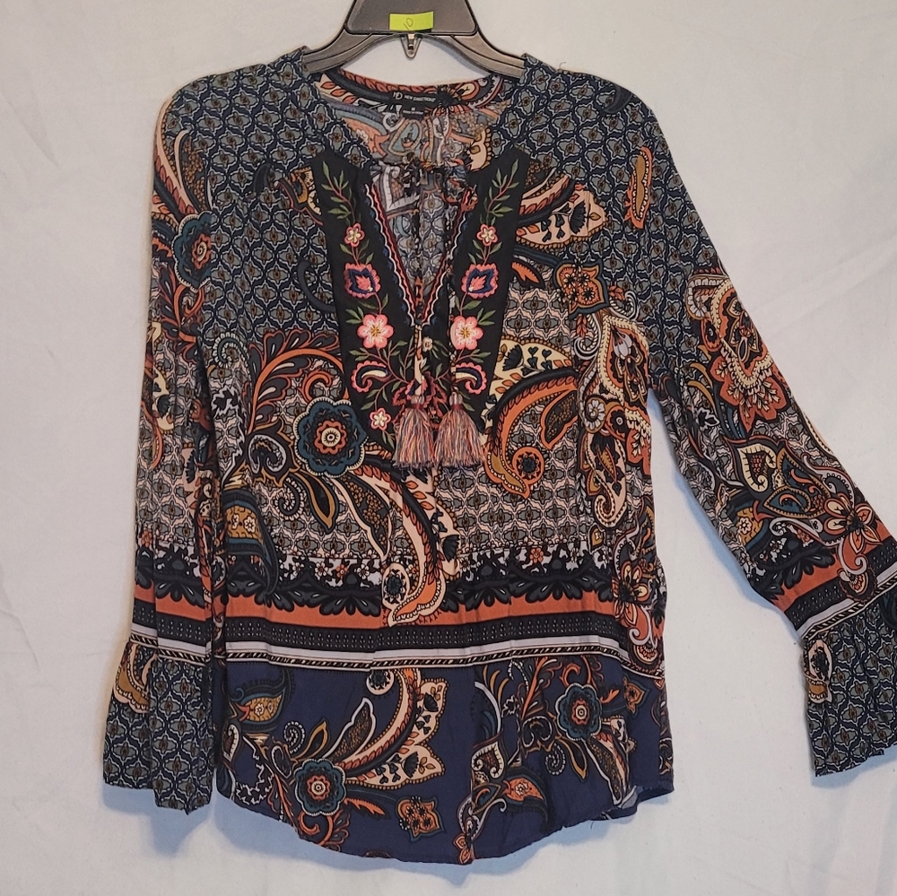 New Direction long sleeve size med top